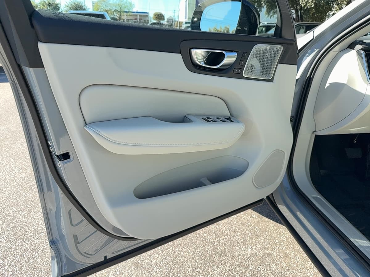 2026 Volvo XC60 - Image 11