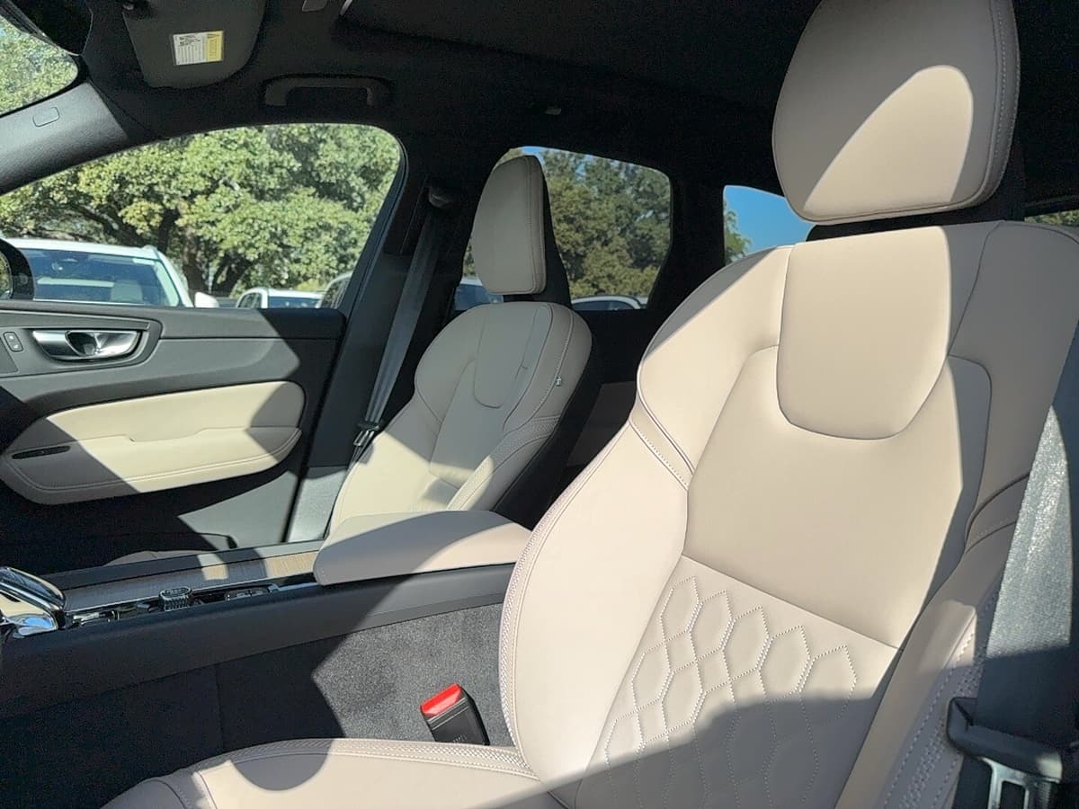 2026 Volvo XC60 - Image 12