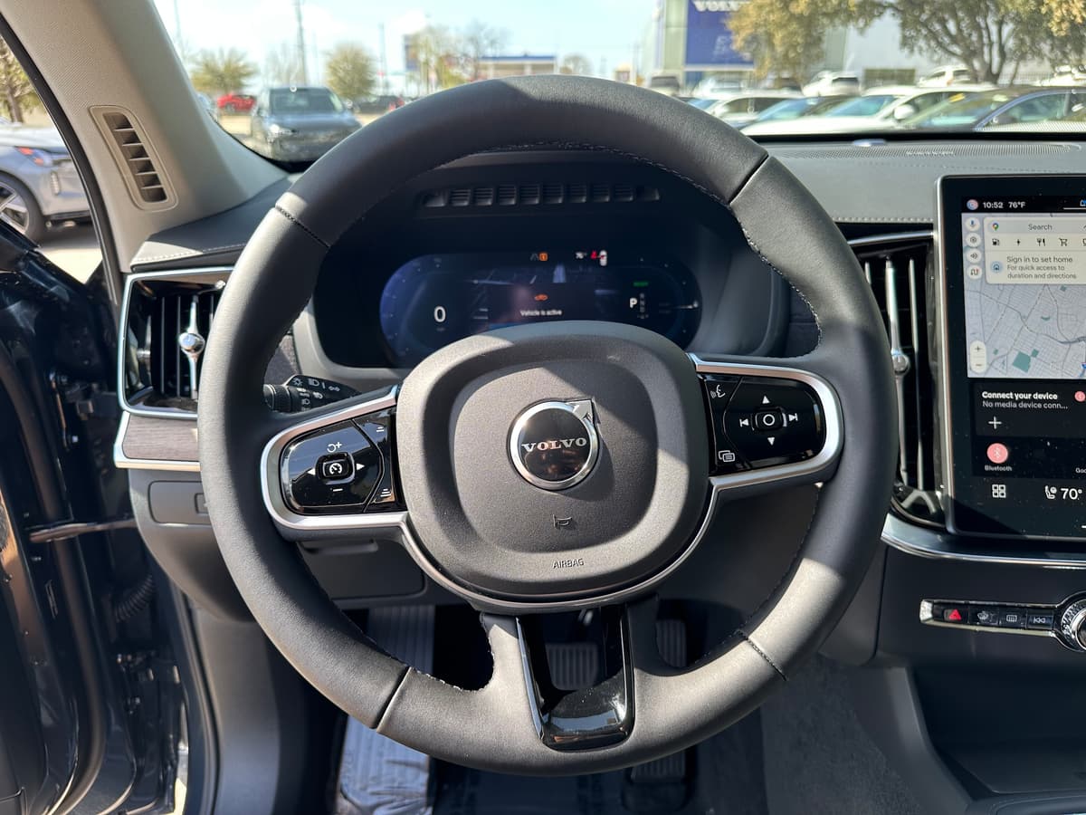 2025 Volvo XC90 plug-in hybrid - Image 14