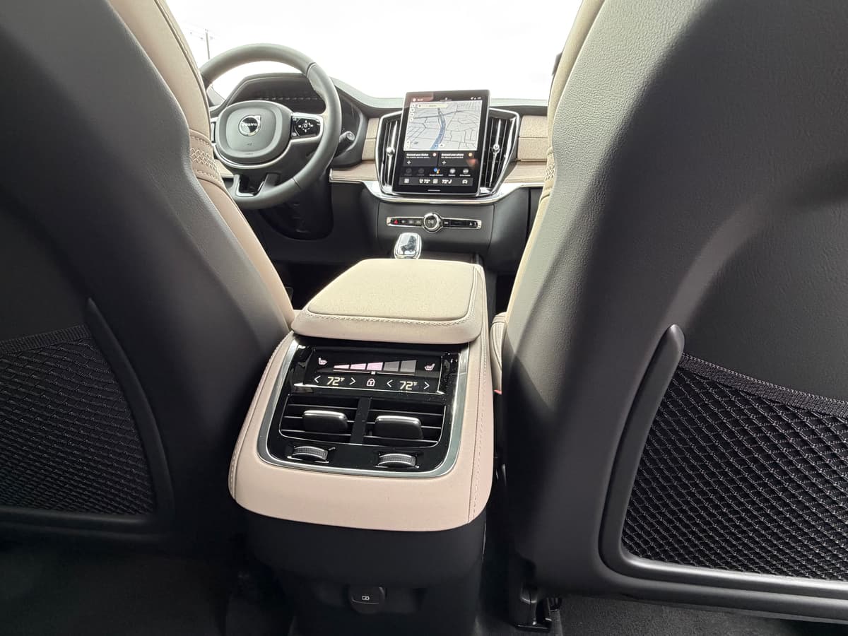 2026 Volvo XC90 - Image 12
