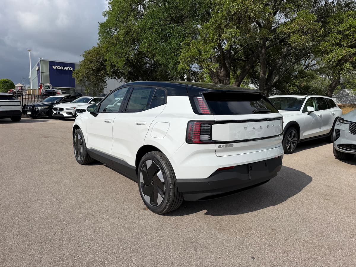 2026 Volvo EX30 - Image 4
