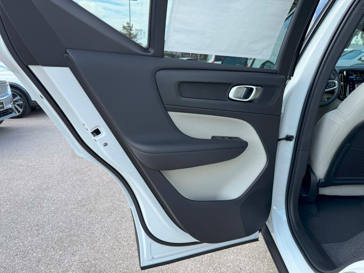 2026 Volvo XC40 - Image 15