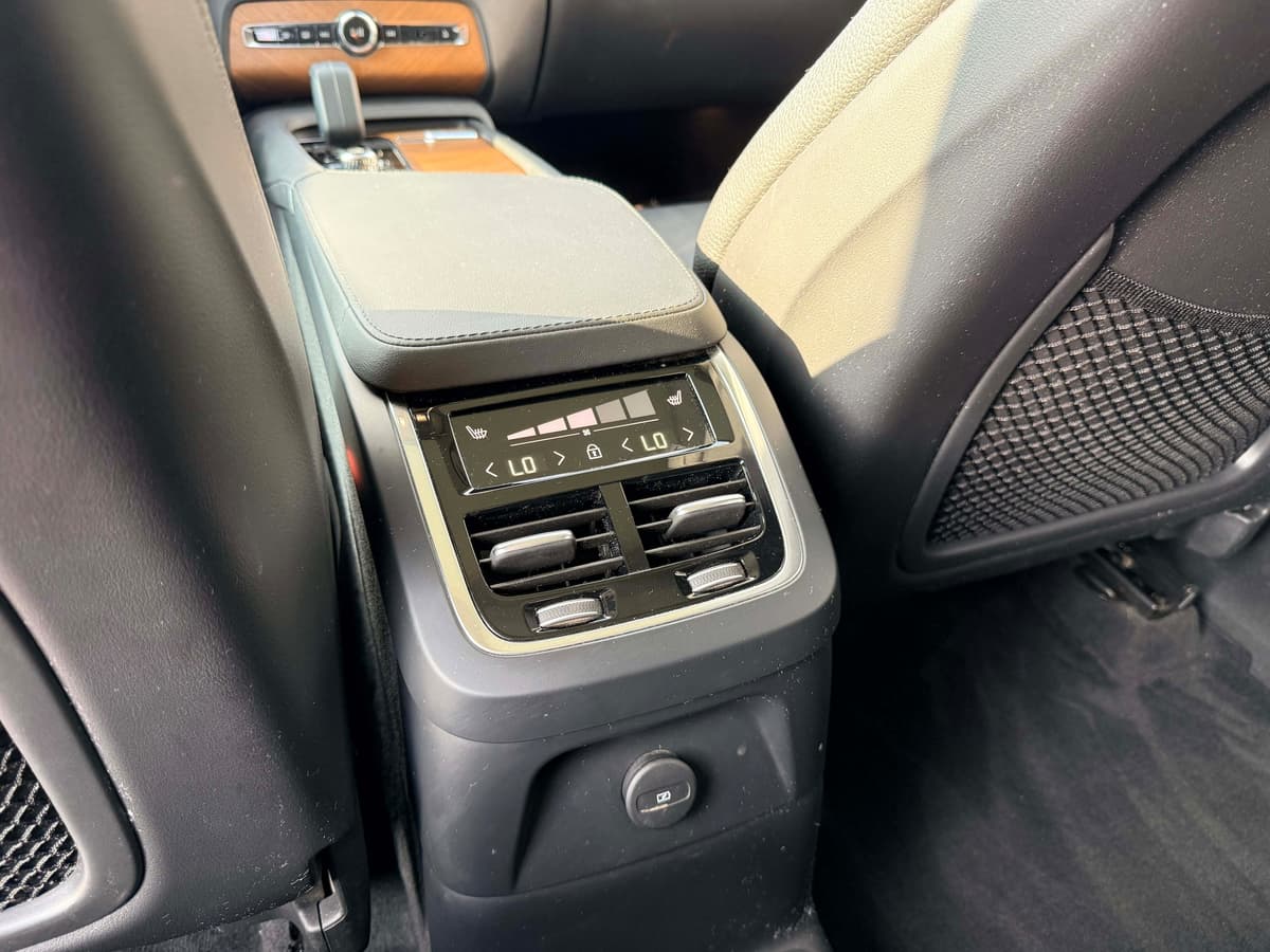 2023 Volvo XC90 Recharge Plug-In Hybrid - Image 16