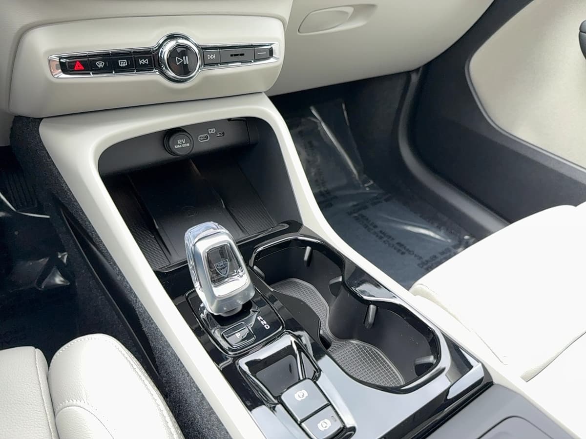 2026 Volvo XC40 - Image 23