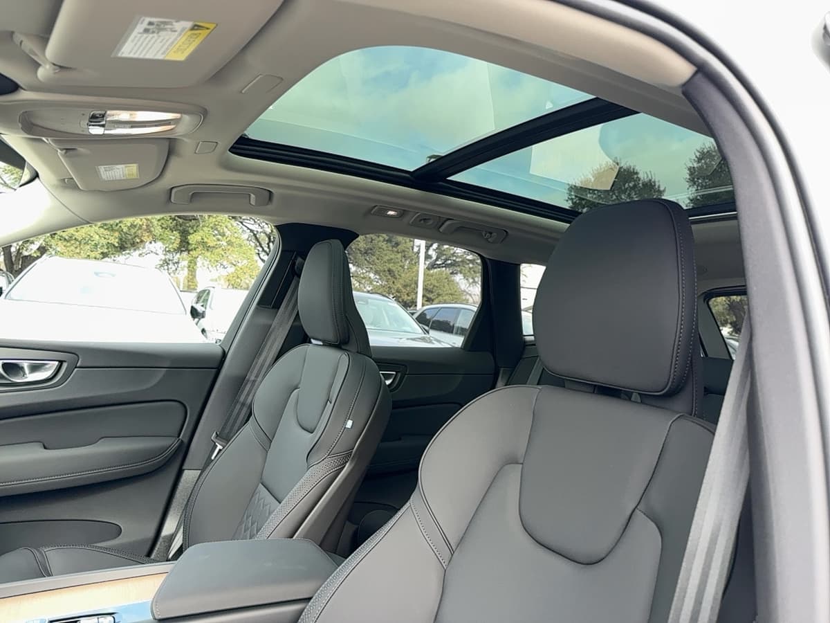 2026 Volvo XC60 - Image 13