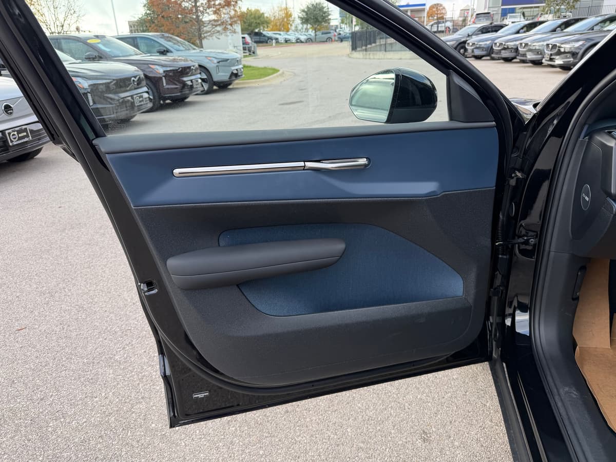 2026 Volvo EX30 - Image 17