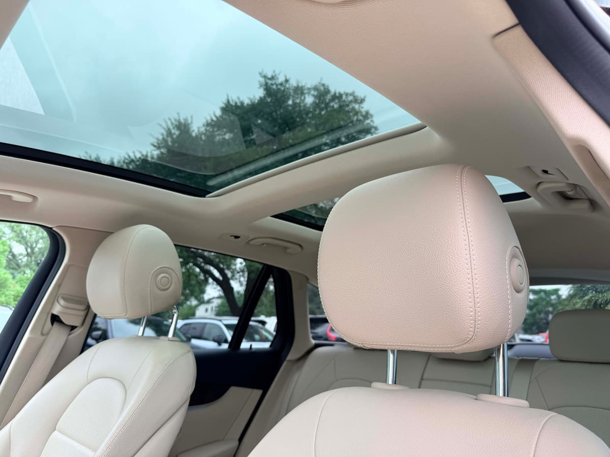 2019 Mercedes-Benz GLC 300 - Image 12