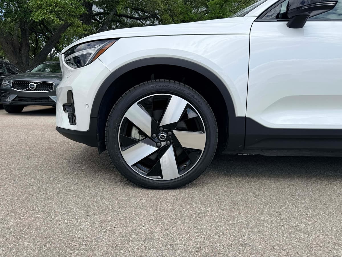 2023 Volvo C40 Recharge Pure Electric - Image 9