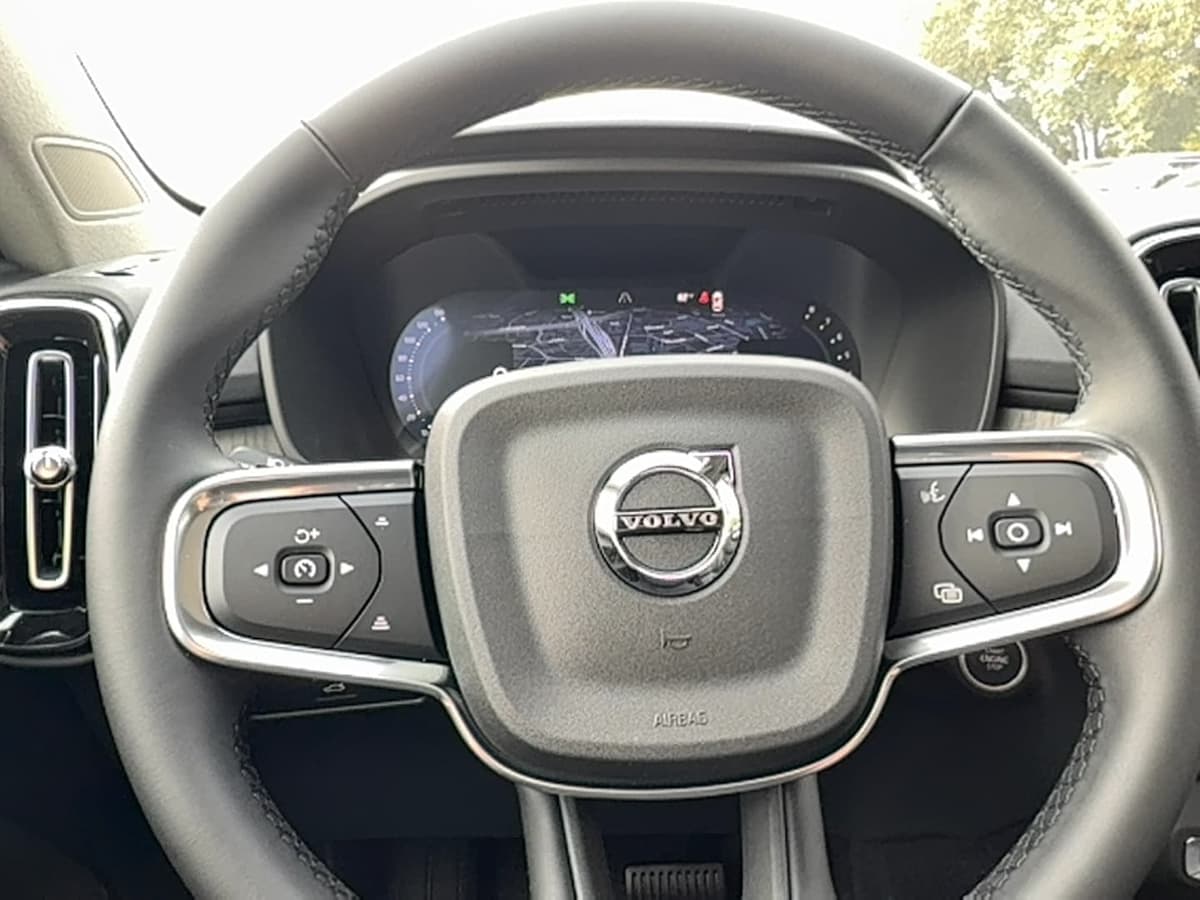 2026 Volvo XC40 - Image 18