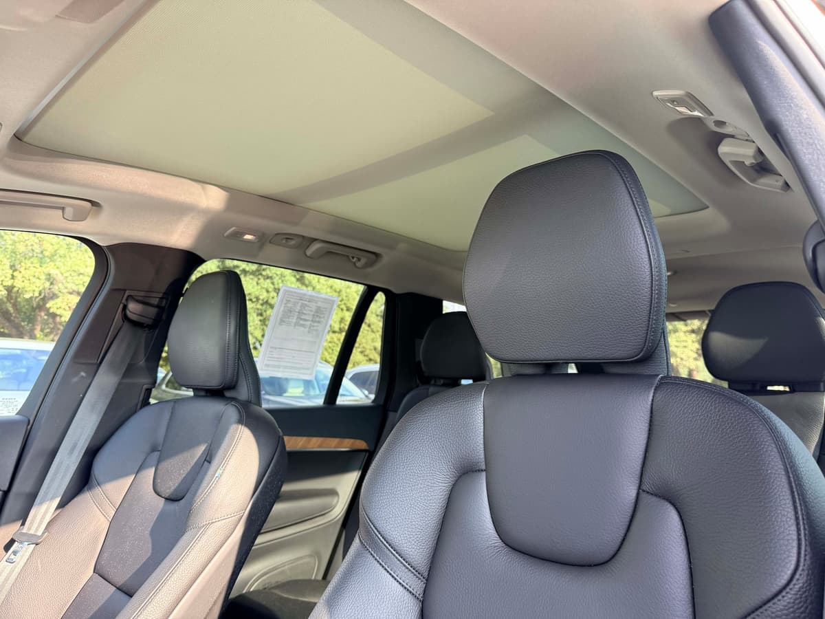 2023 Volvo XC90 Recharge Plug-In Hybrid - Image 12