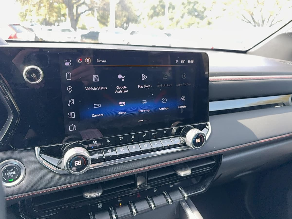 2024 Chevrolet Colorado - Image 22