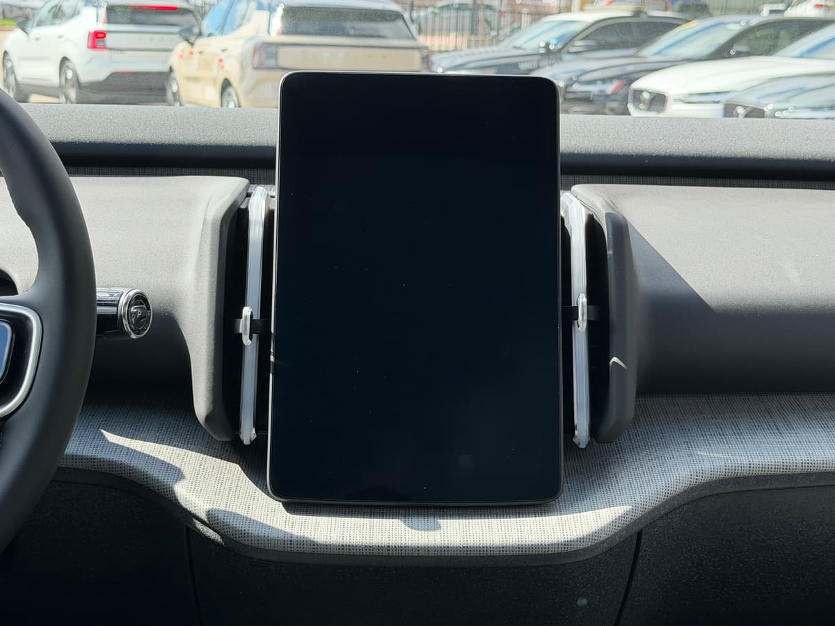 2026 Volvo EX30 Cross Country - Image 13