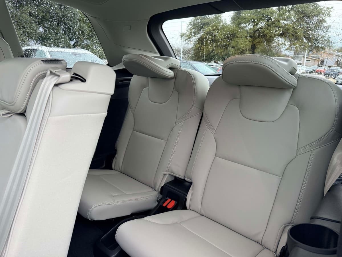 2026 Volvo XC90 plug-in hybrid - Image 16