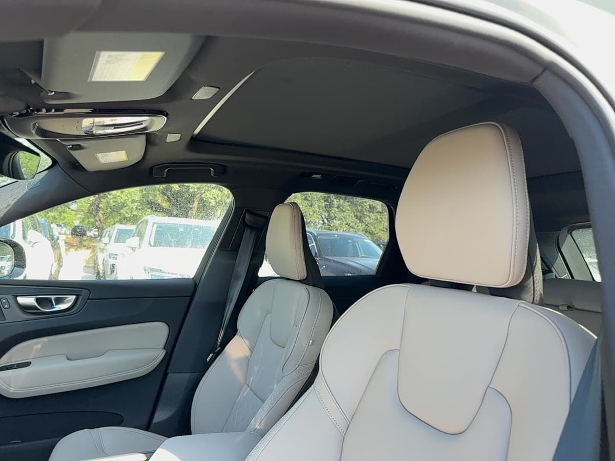 2026 Volvo XC60 - Image 13