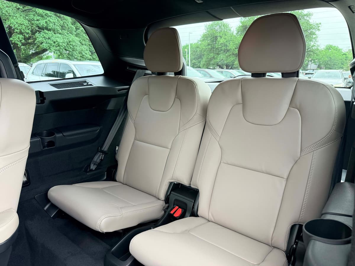 2026 Volvo XC90 plug-in hybrid - Image 15