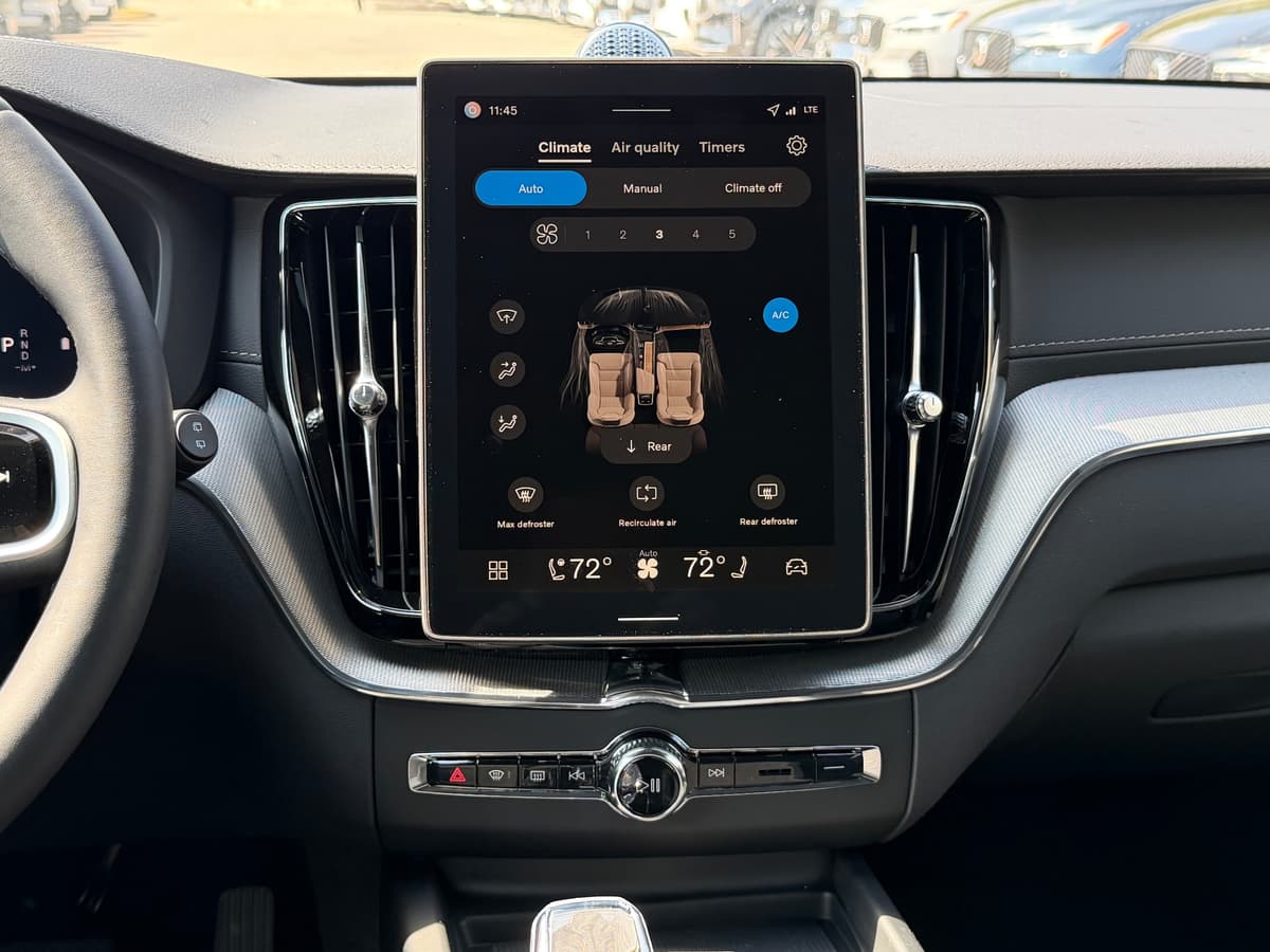 2026 Volvo XC60 - Image 12