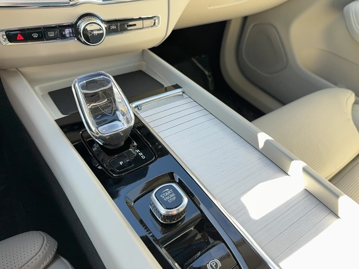 2026 Volvo XC60 - Image 24