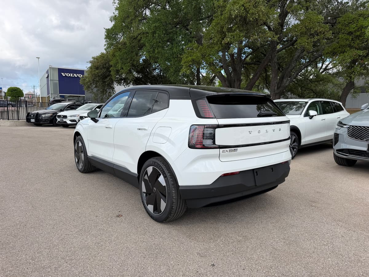 2026 Volvo EX30 - Image 4