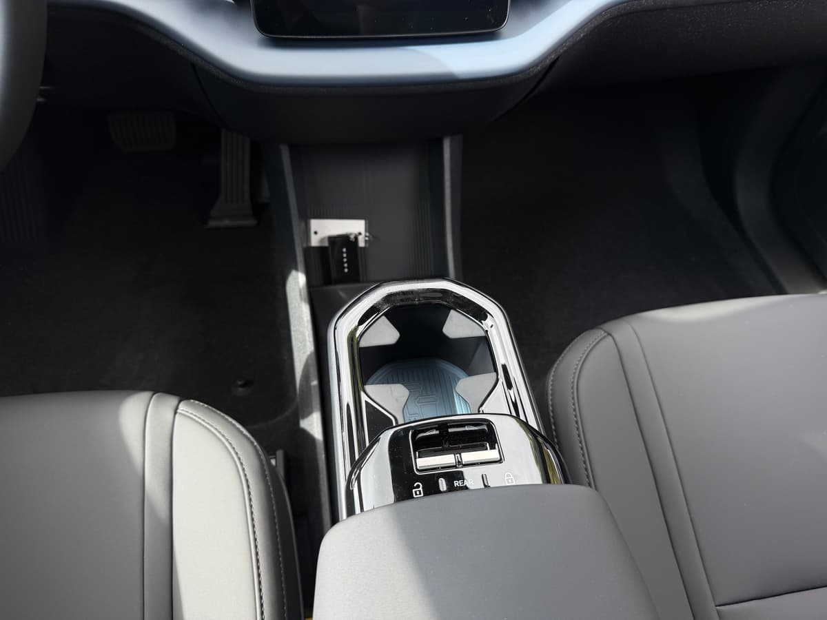 2026 Volvo EX30 - Image 13