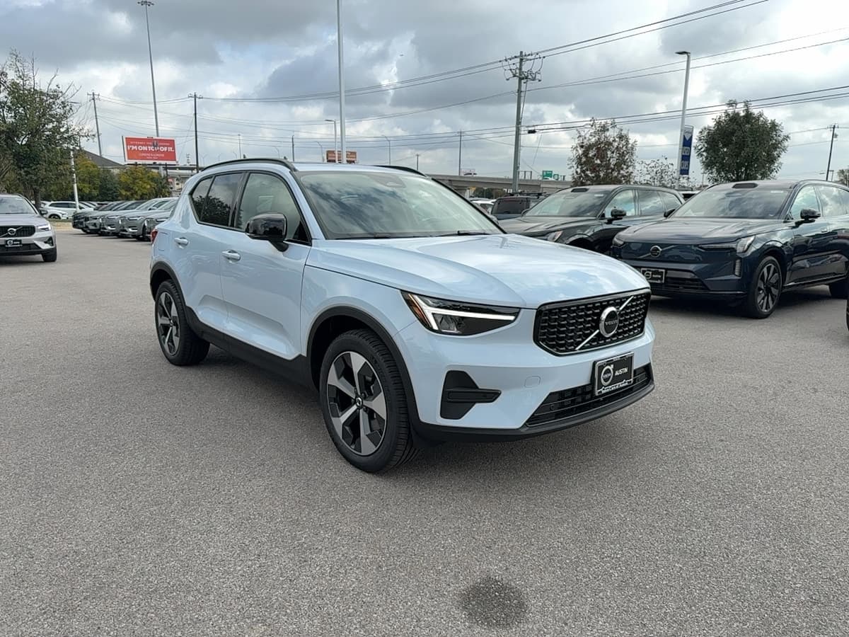 2026 Volvo XC40 - Image 8