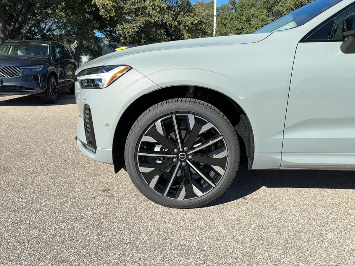 2026 Volvo XC60 - Image 9