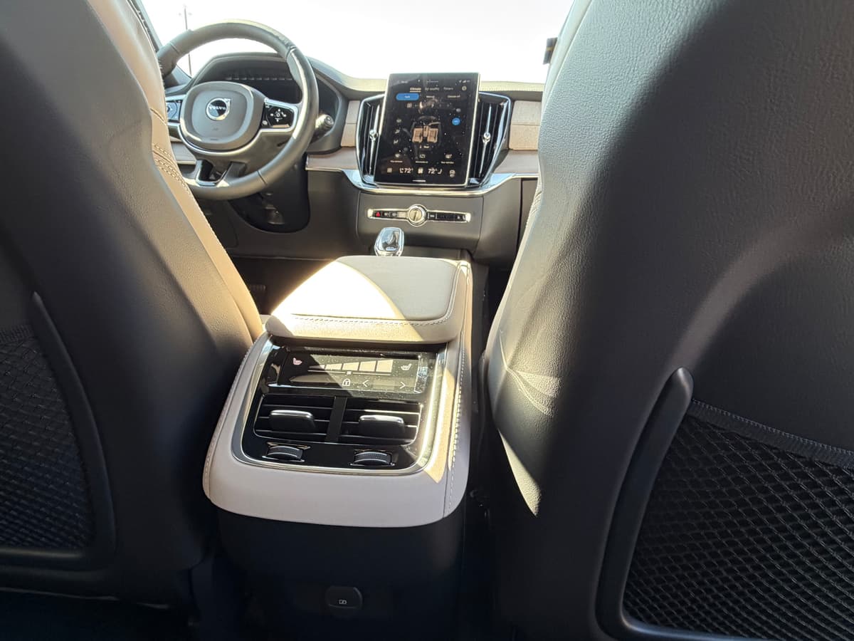 2026 Volvo XC90 - Image 11