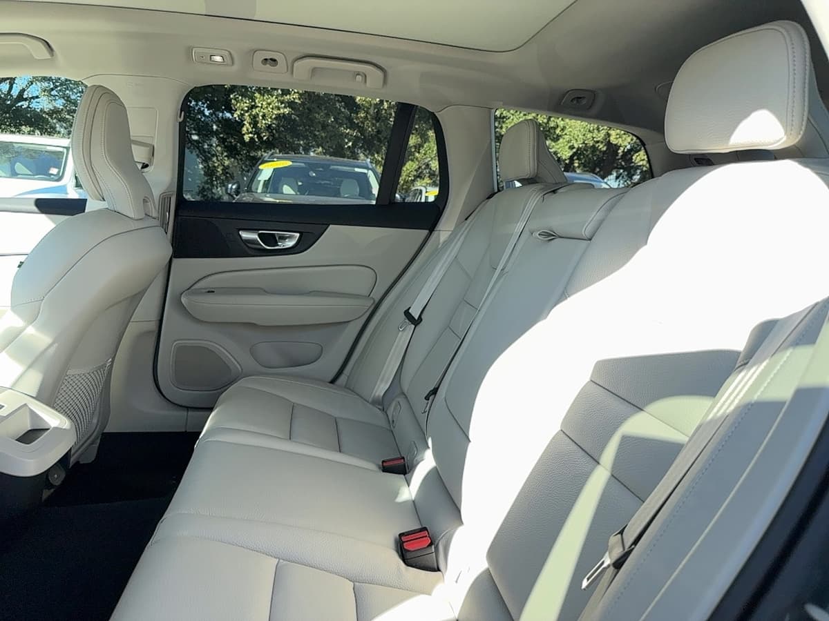 2026 Volvo V60 Cross Country - Image 15