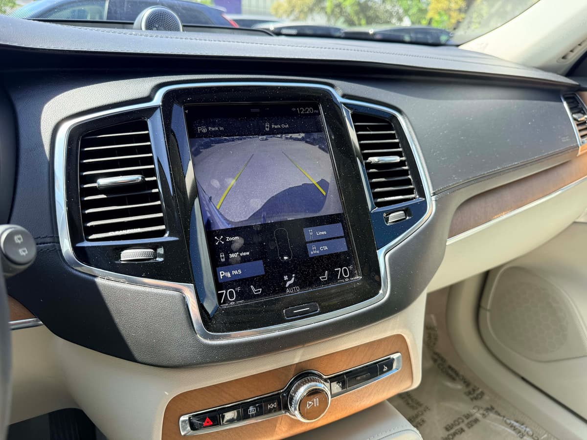 2016 Volvo XC90 Hybrid - Image 21