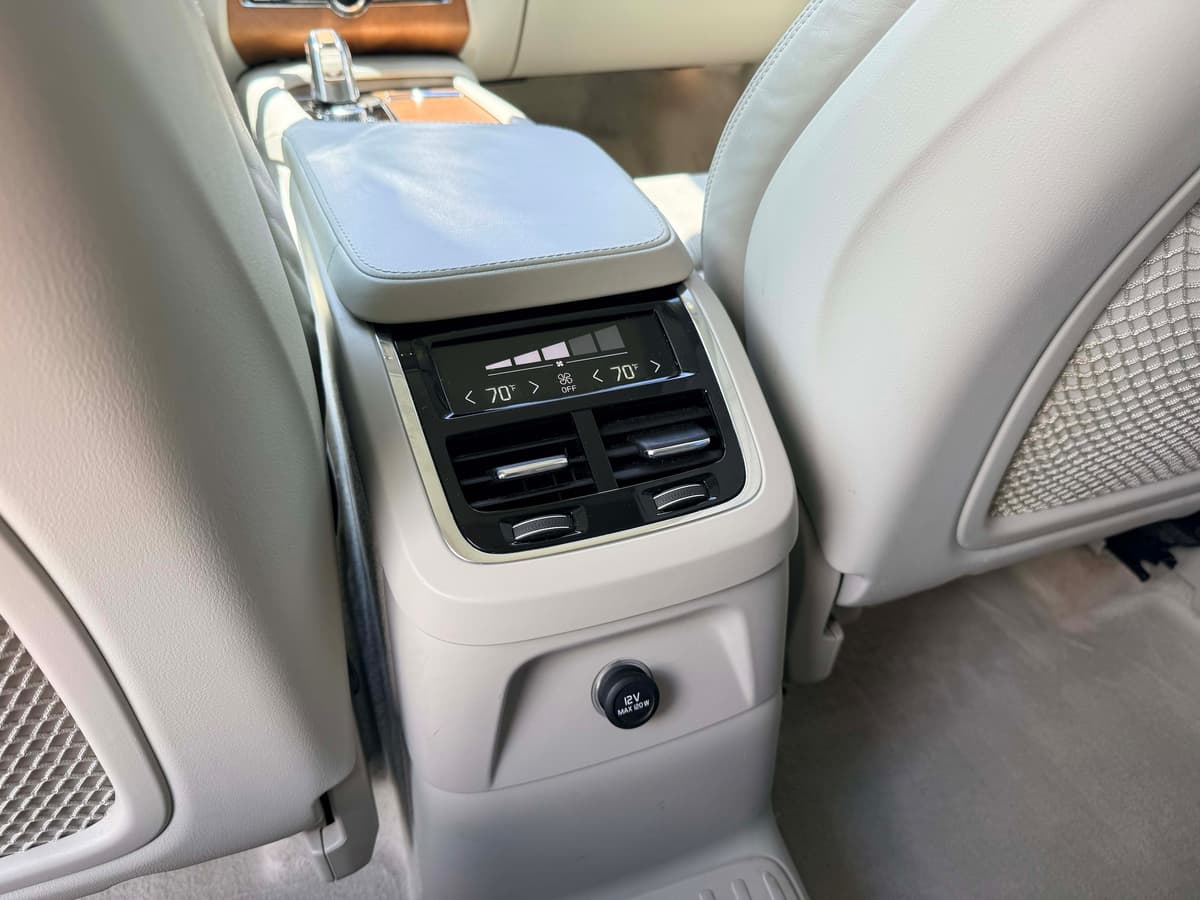 2016 Volvo XC90 Hybrid - Image 16