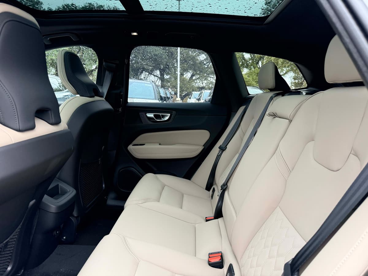 2026 Volvo XC60 - Image 16