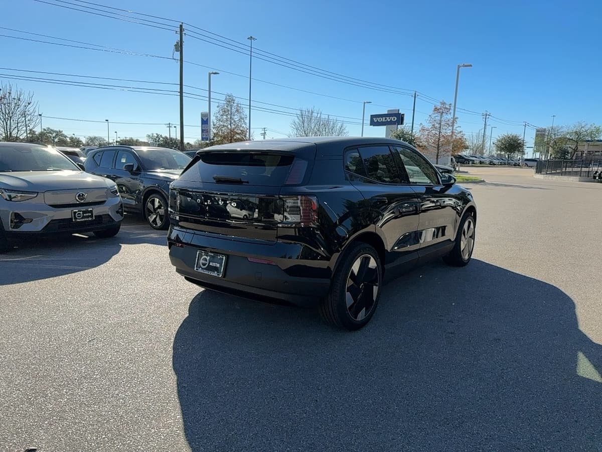 2026 Volvo EX30 - Image 6