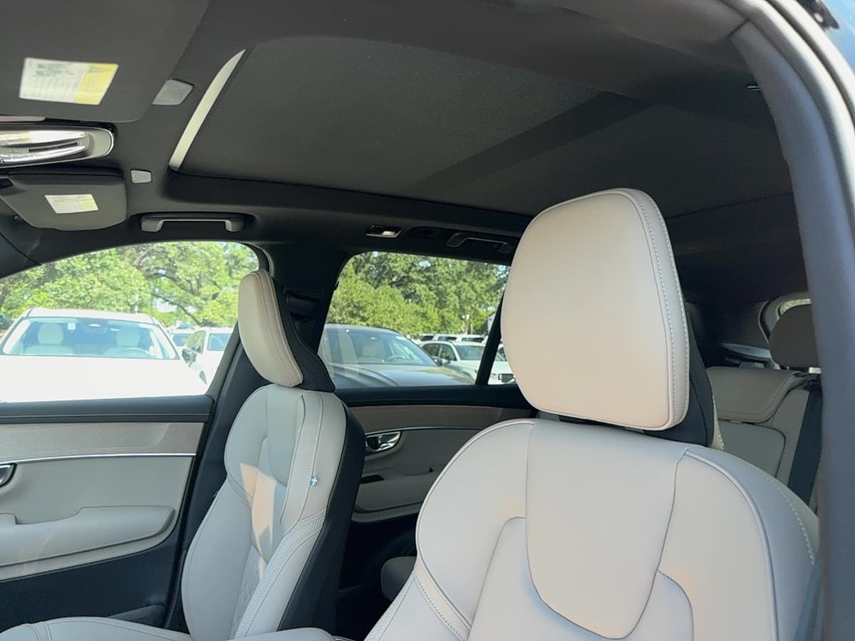 2026 Volvo XC90 - Image 13