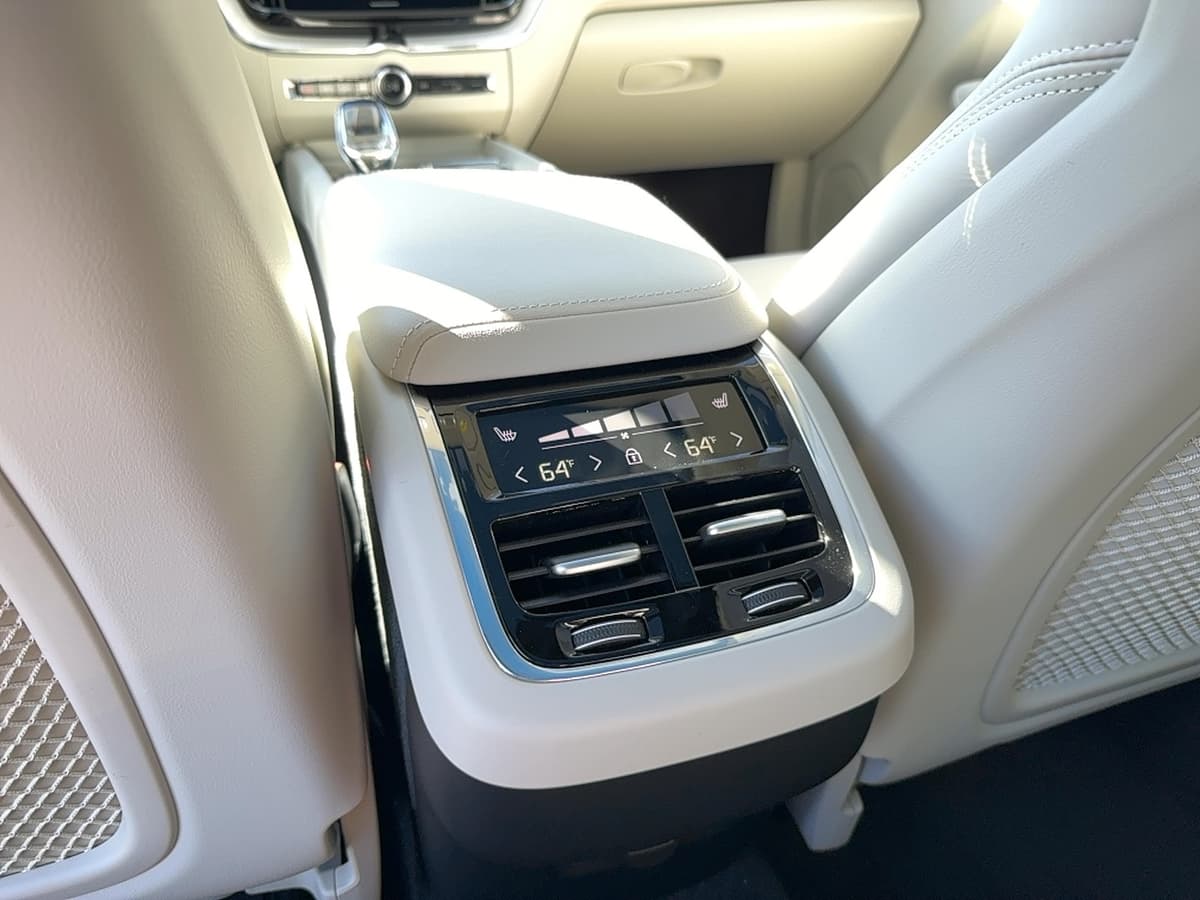 2026 Volvo XC60 - Image 18