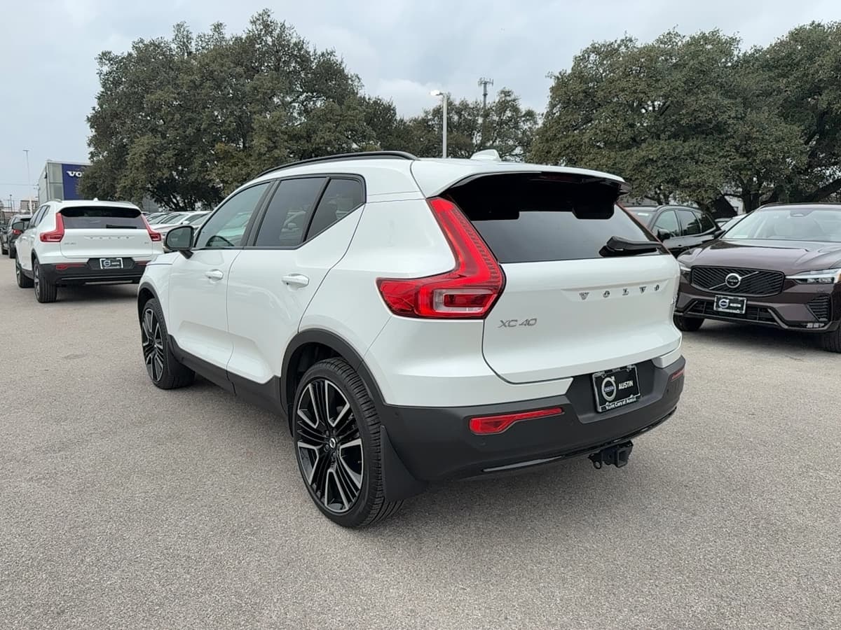 2024 Volvo XC40 - Image 4