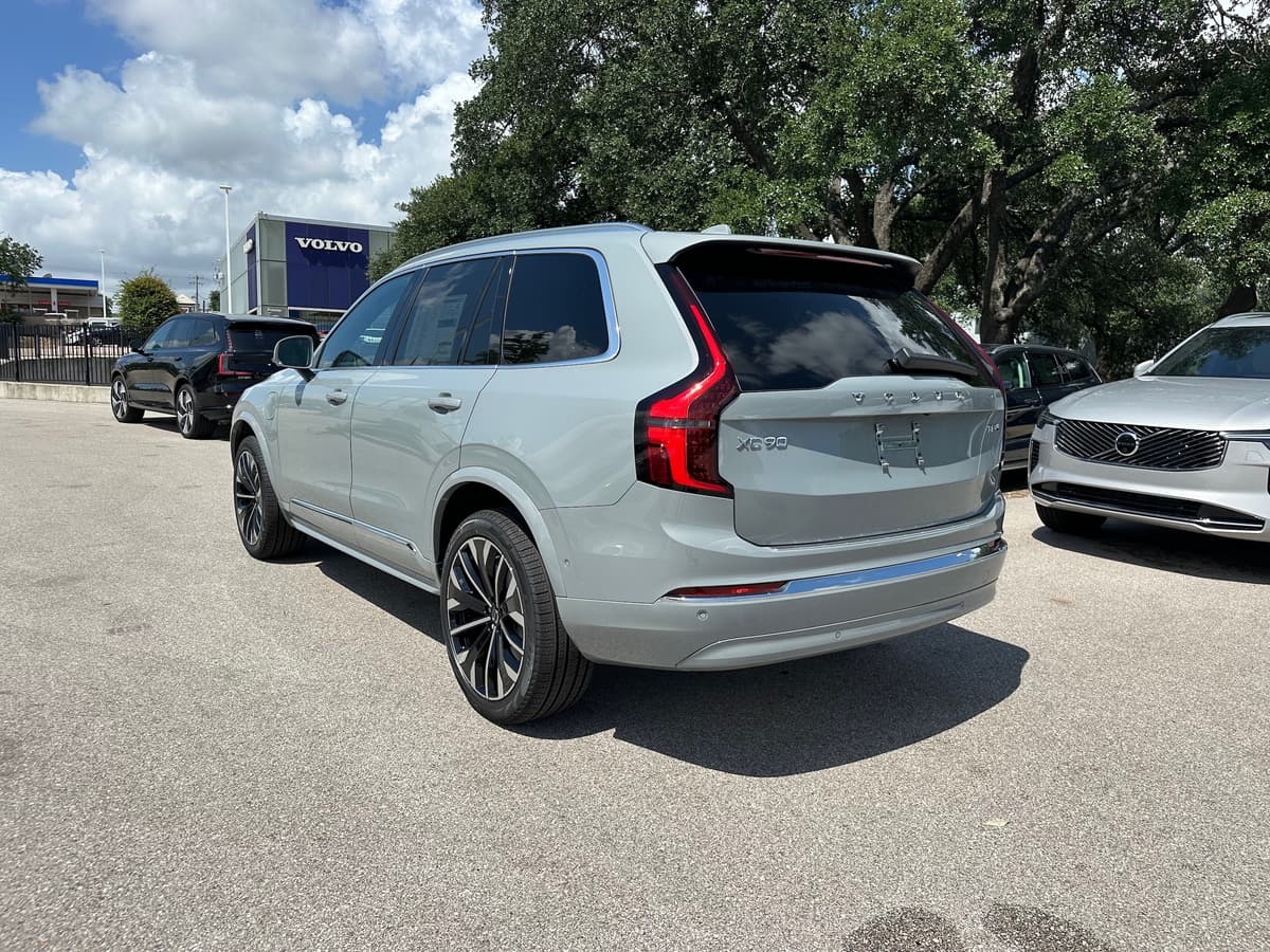 2026 Volvo XC90 plug-in hybrid - Image 4