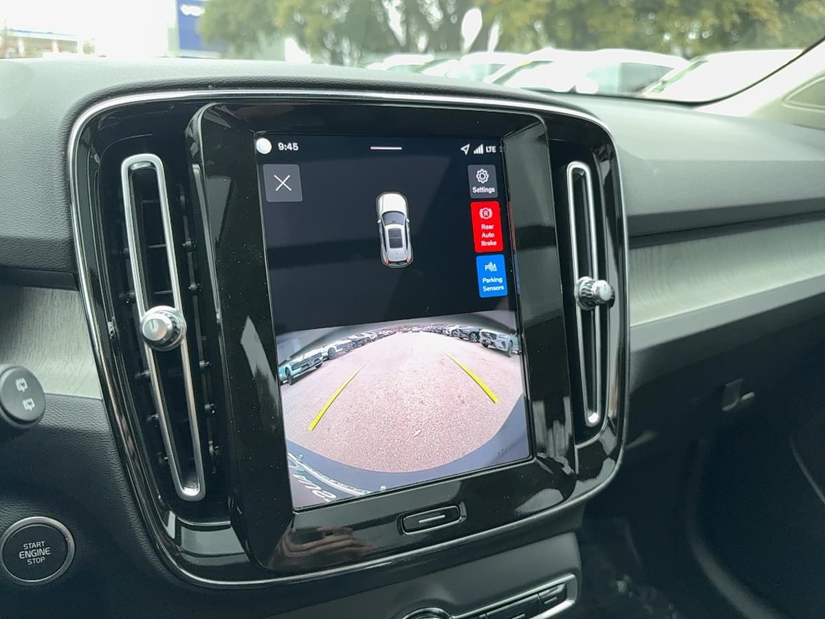 2026 Volvo XC40 - Image 21