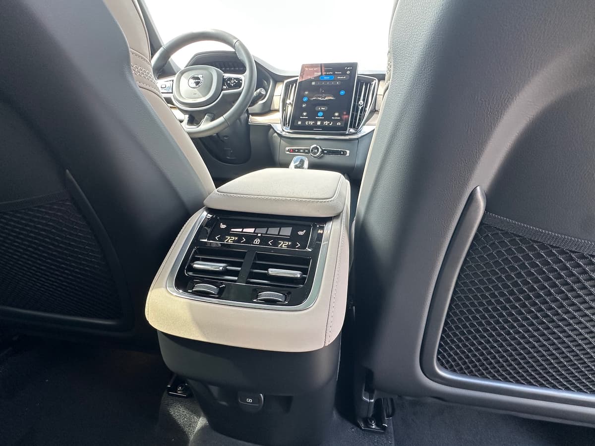 2026 Volvo XC90 - Image 12