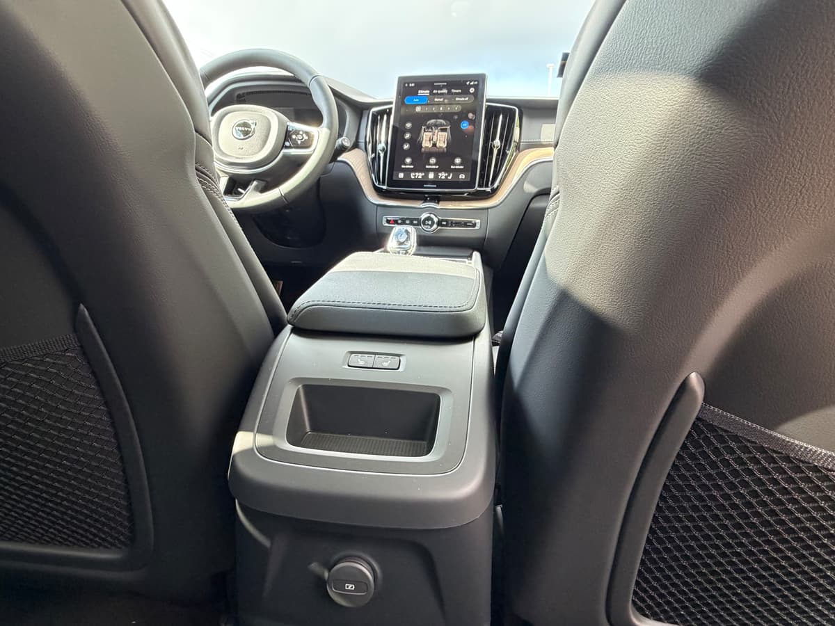 2026 Volvo XC60 plug-in hybrid - Image 11