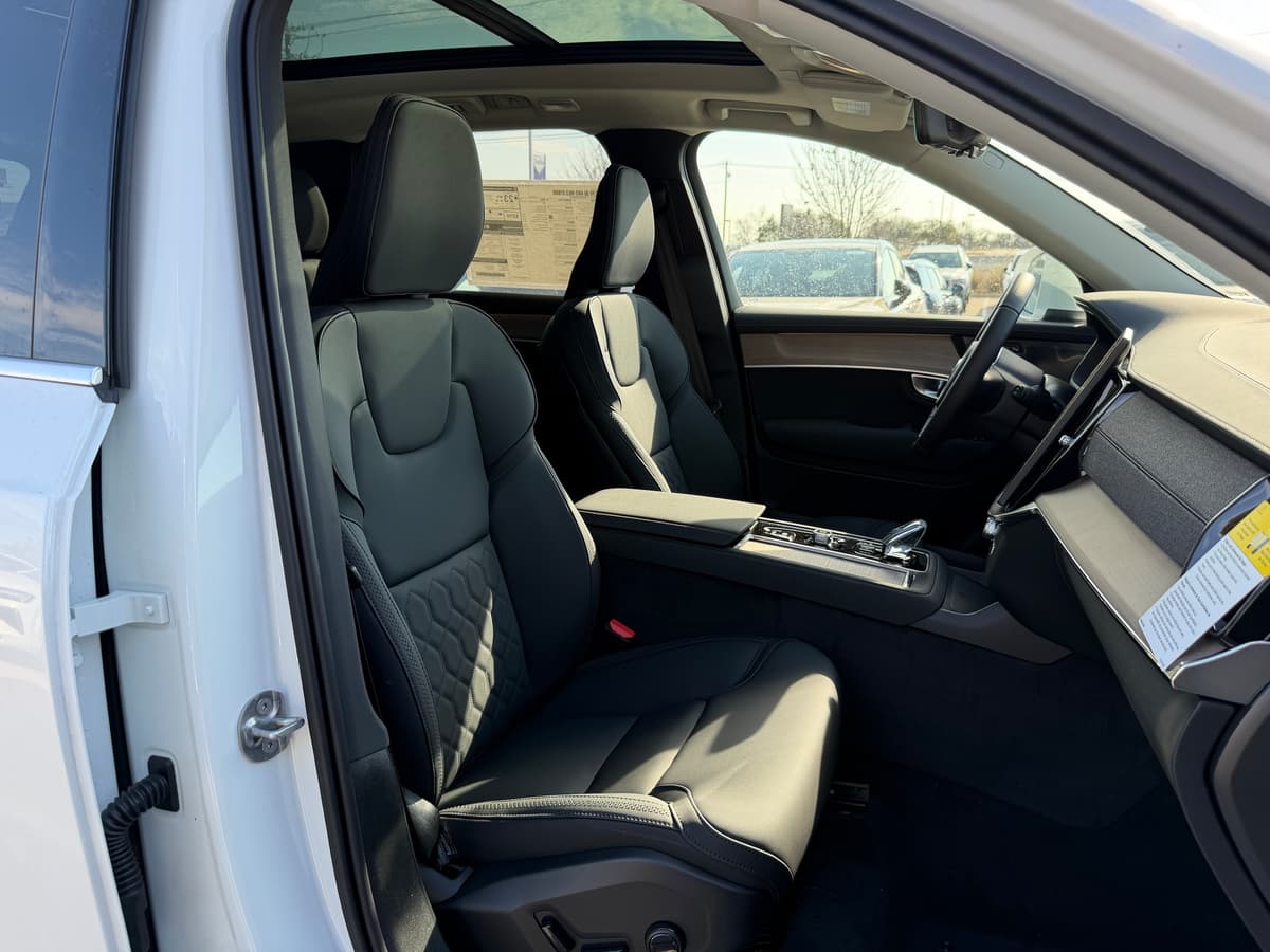 2026 Volvo XC90 - Image 8