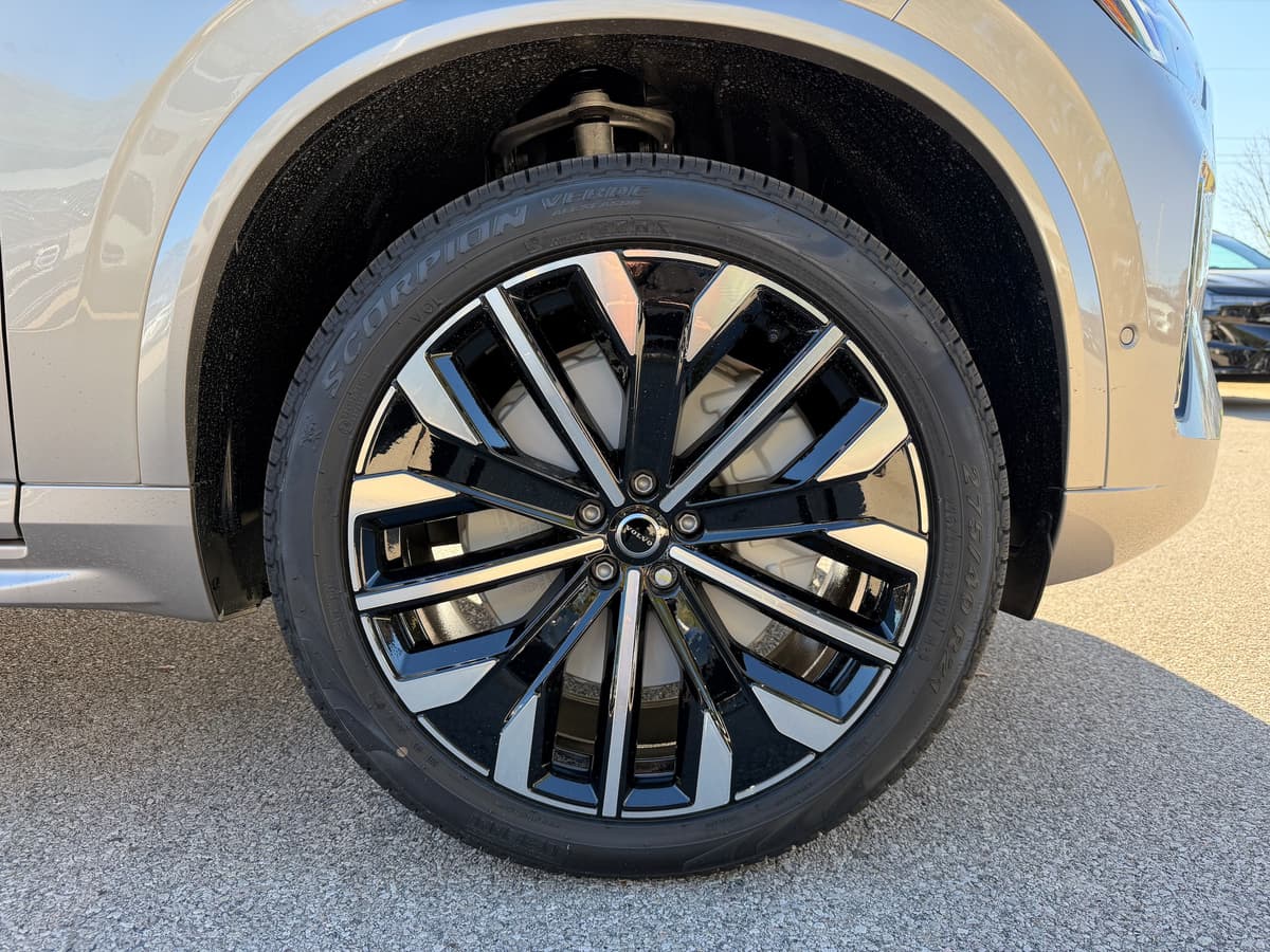 2026 Volvo XC90 plug-in hybrid - Image 7