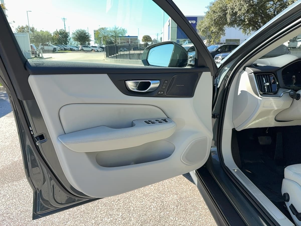 2026 Volvo V60 Cross Country - Image 10