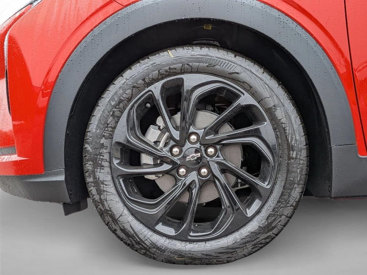 2027 Chevrolet Bolt - Image 18
