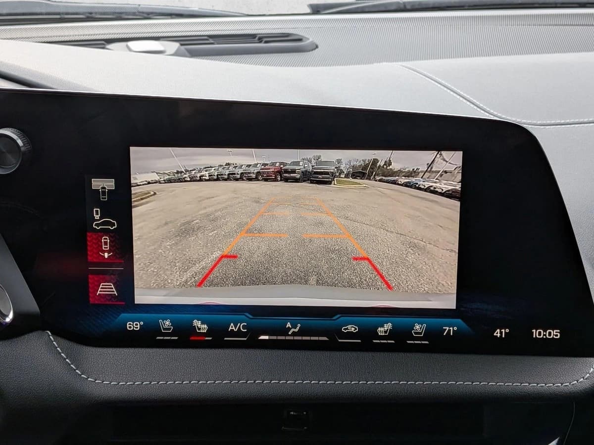 2026 Chevrolet Corvette Stingray - Image 12