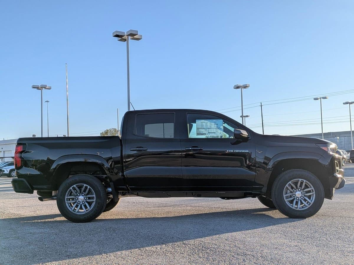 2026 Chevrolet Colorado - Image 3