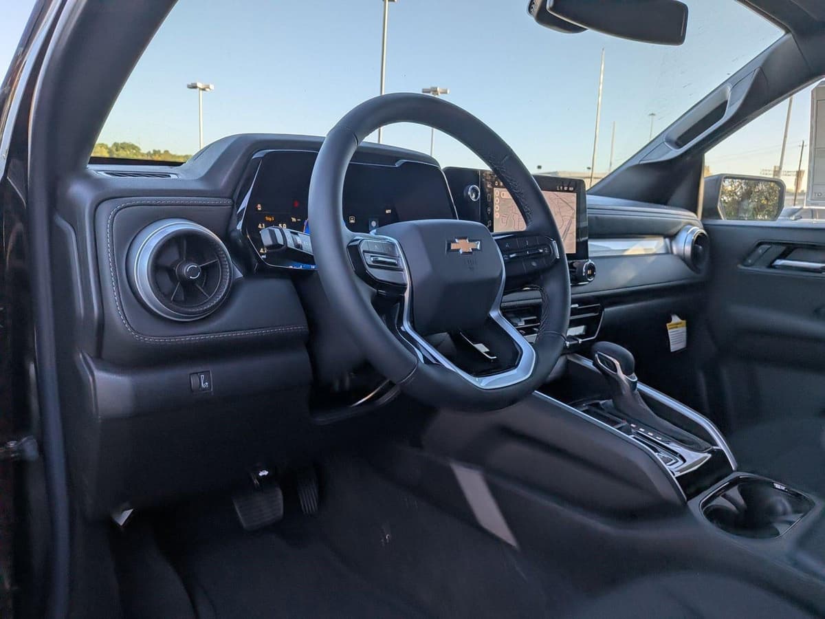 2026 Chevrolet Colorado - Image 4