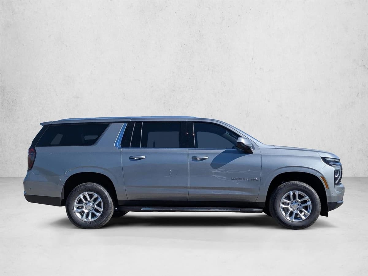 2026 Chevrolet Suburban - Image 4