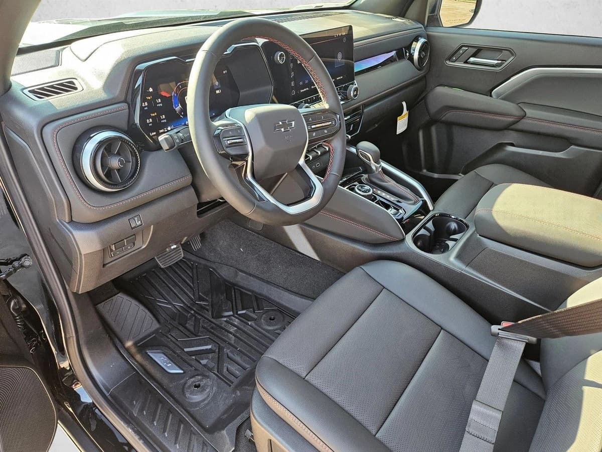 2026 Chevrolet Colorado - Image 3