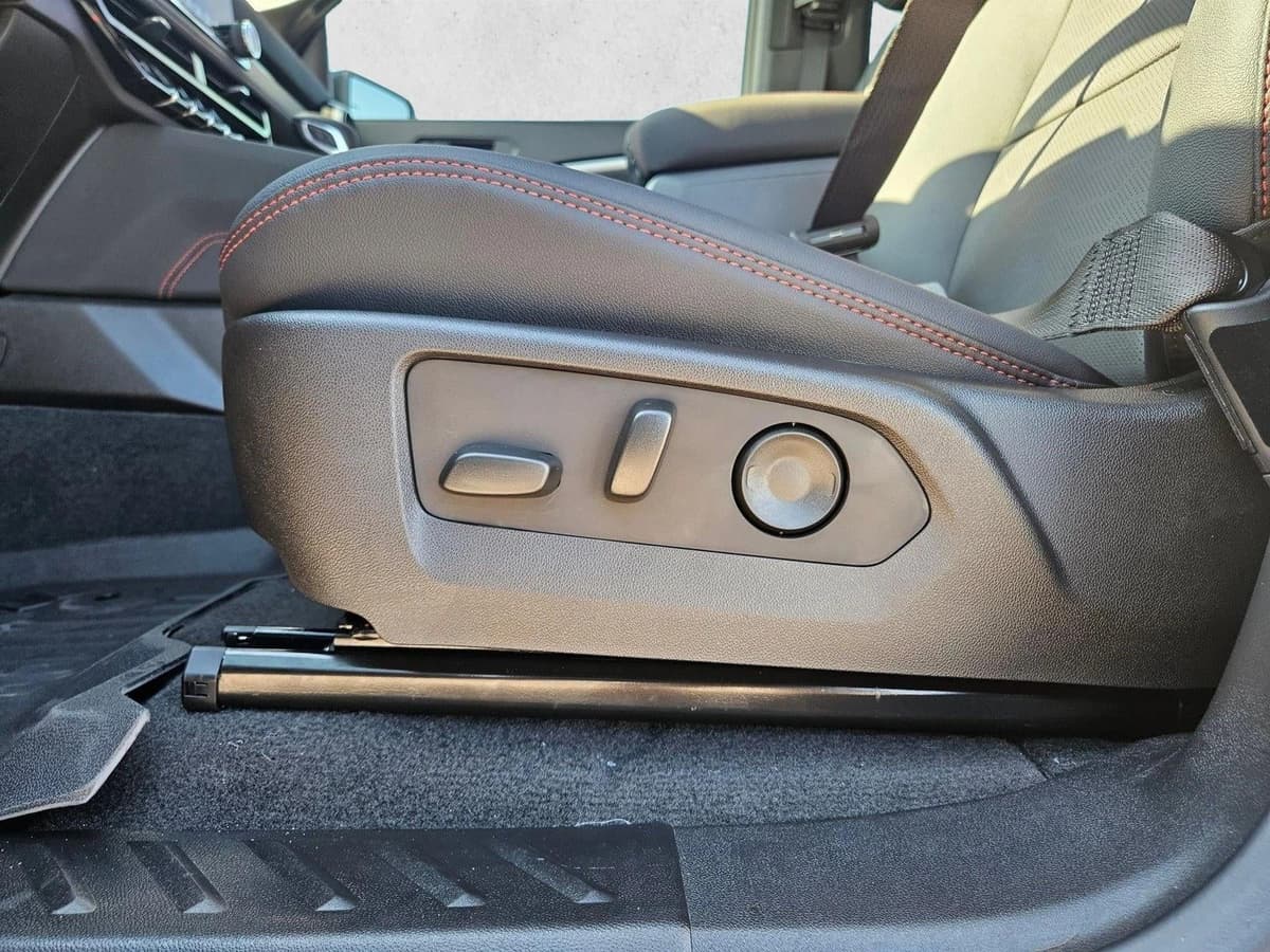 2026 Chevrolet Colorado - Image 4