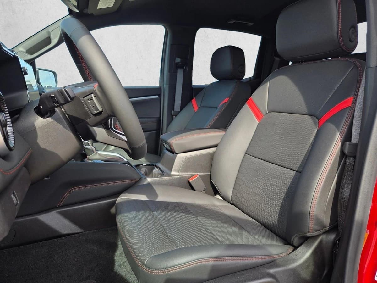 2025 Chevrolet Colorado - Image 4