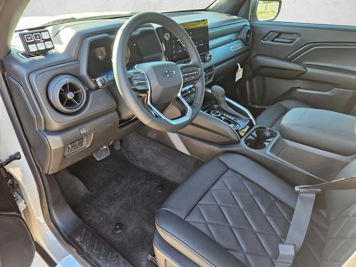2026 Chevrolet Colorado - Image 3